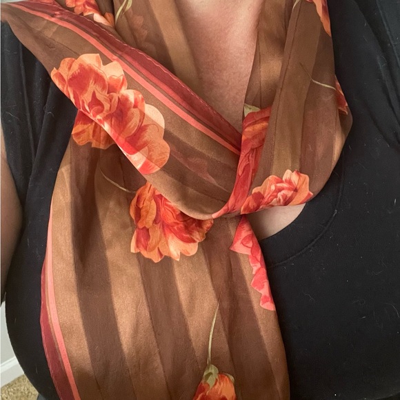 Silk scarf - Picture 8 of 8